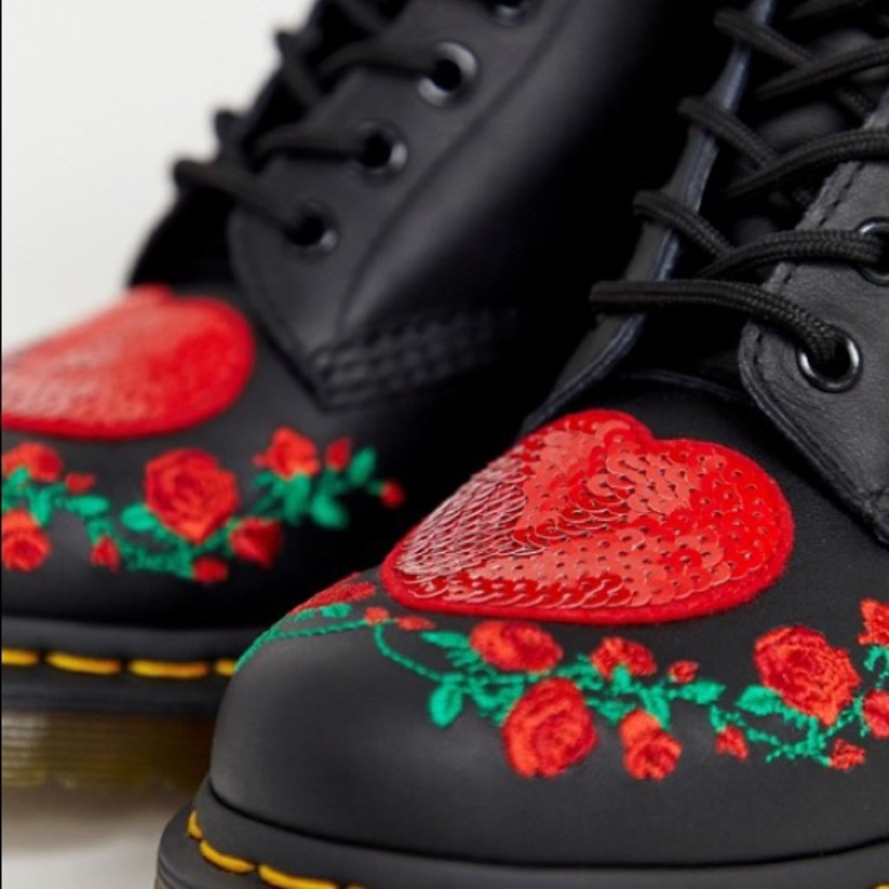 ❤️DR MARTENS PASCAL SEQUIN HEARTS 1460 HEART BOOTS - Picture 4 of 13